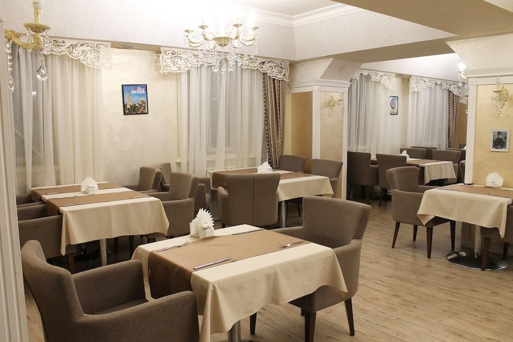 Ambassador Hotel Almaty Luaran gambar