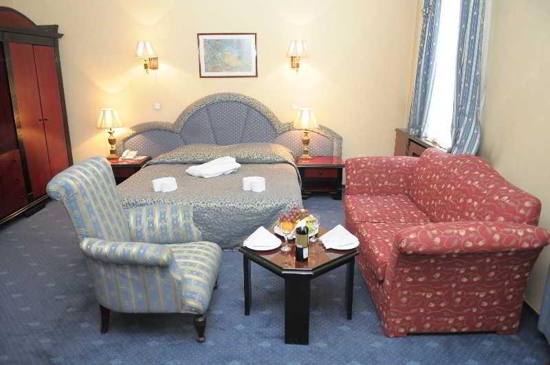 Ambassador Hotel Almaty Luaran gambar