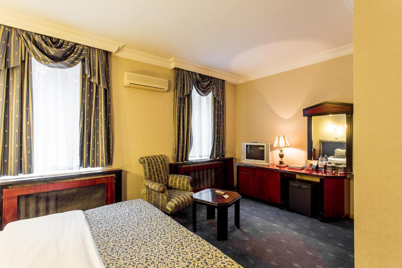 Ambassador Hotel Almaty Luaran gambar