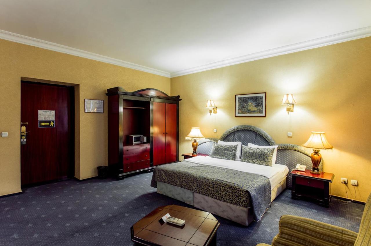 Ambassador Hotel Almaty Luaran gambar