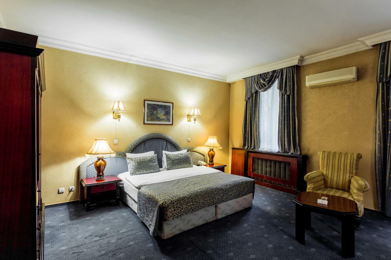 Ambassador Hotel Almaty Luaran gambar